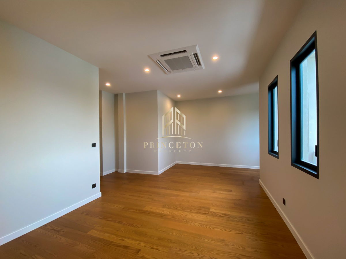 picture Exclusive 3-Storey Luxury Mansion CINQ ROYAL The Eighteen, Bangna KM.7 - 36/46