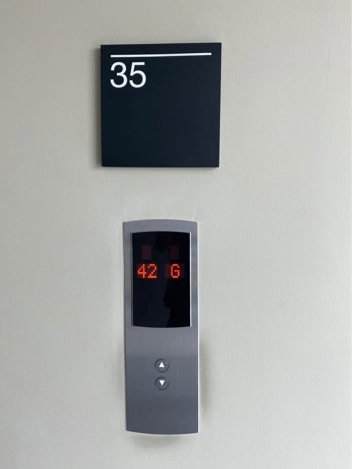 picture Code: KJ8752  for rent Noble Revolve Ratchada 2 // Line ID: @kjcondo (with @) // - 8/10