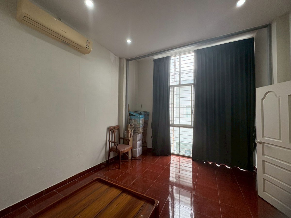 picture 4-story corner townhome for sale in Sikarin Phetkasem Soi 10. Conveniently located near Phetkasem-Tha Phra . 31.5 square wah. - 16/20