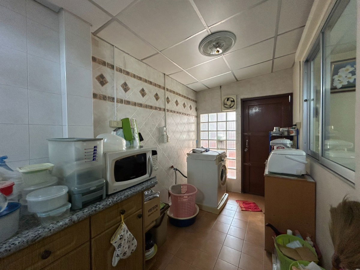 picture For Sale Spacious 2-Storey Twin House, Fully Extended Discover a twin house in the heart of Chonburi. ,Baan Nichada Huay Kapi, Mueang Chonburi  - 9/14
