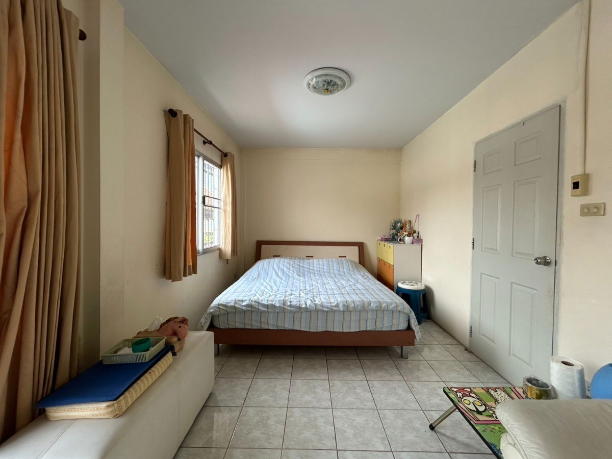 picture For Sale Spacious 2-Storey Twin House, Fully Extended Discover a twin house in the heart of Chonburi. ,Baan Nichada Huay Kapi, Mueang Chonburi  - 13/14