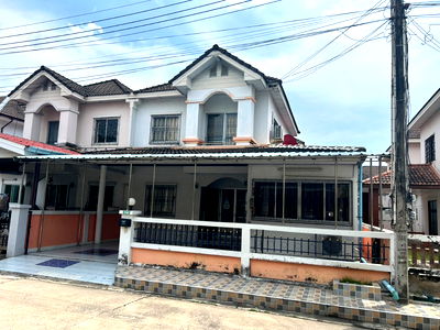 Houses for sale : For Sale Spacious 2-Storey Twin House, Fully Extended Discover a twin house in the heart of Chonburi. ,Baan Nichada Huay Kapi, Mueang Chonburi 