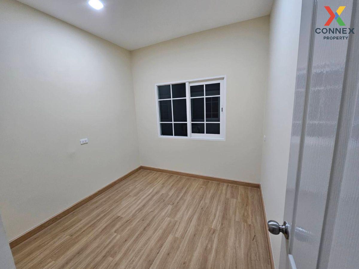 picture For Sale Townhouse/Townhome  , Golden Town Siriraj-Ratchapruek , MRT-Bang Khun Non , Bang Khun Si , Bangkok Noi , Bangkok , CX-131389 ✅ Live chat with us ADD LINE @connexproperty ✅  - 7/11