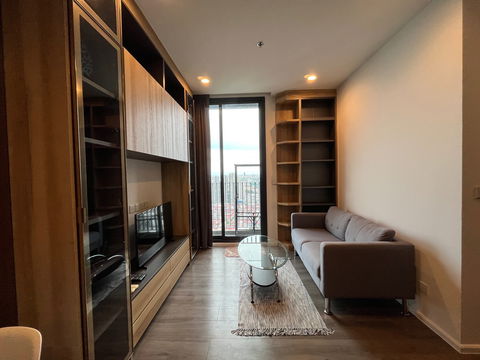  Whizdom Essence 2bed 56sqm.  Line id: @pfagent