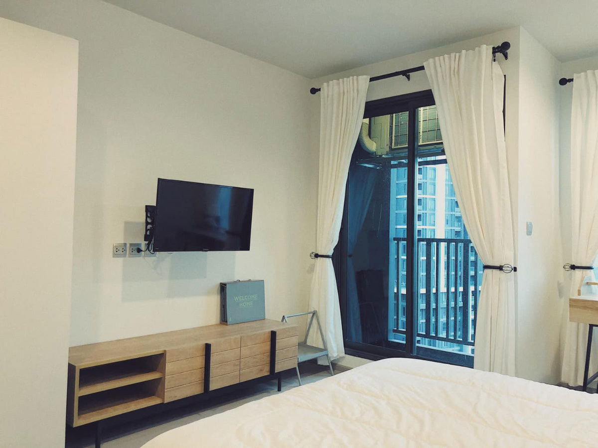 picture 🧚‍♀️For Rent 🌞 : Life Ladprao next to Lad Prao BTS. Need more information, please contact via Line ID : @ghouse.property - 4/13