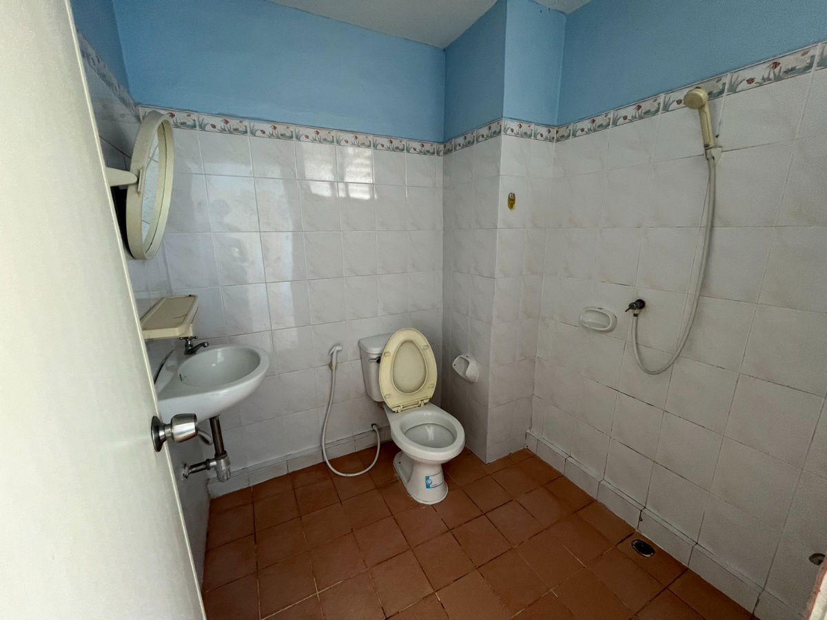 picture Best Price! Worth Investing!! 2BR 2BA 54.5 Sq.m. Condo for Sale at Rungroj Condotel Very Near Phetkasem Main Road!! - 3/5