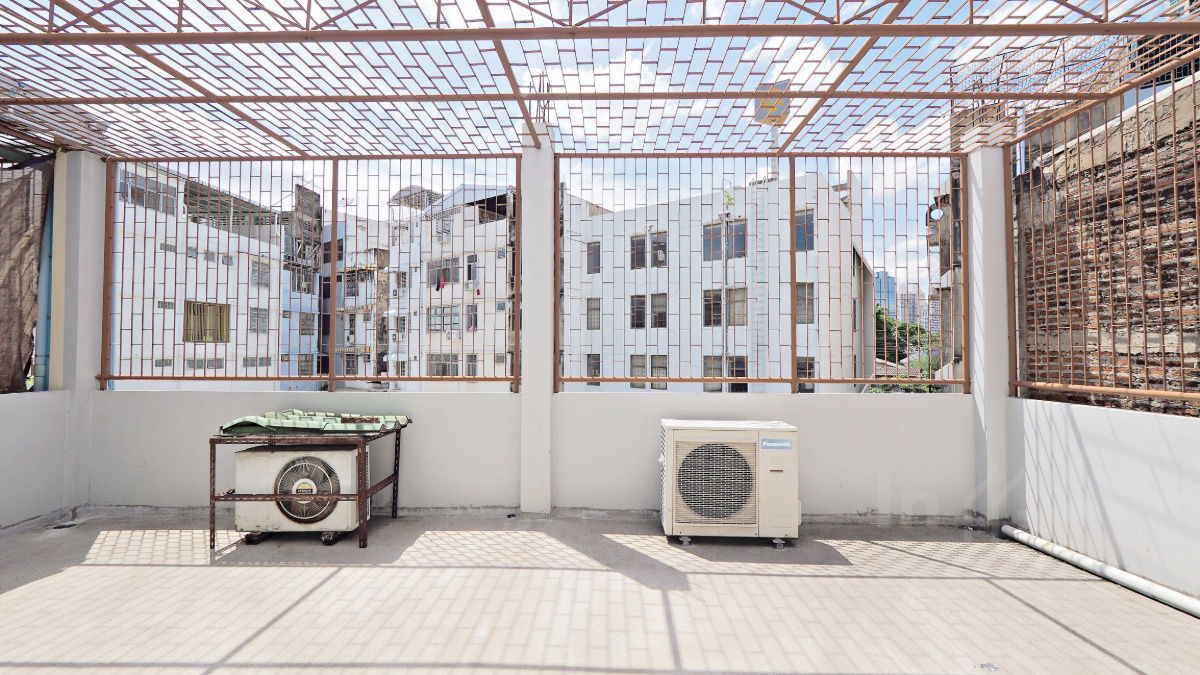 picture Shophouse for Sale 2 Units connect on Sathupradit Road. 28 sq.w. Suitable for home office. For sale only 11.5 MB.  - 12/17