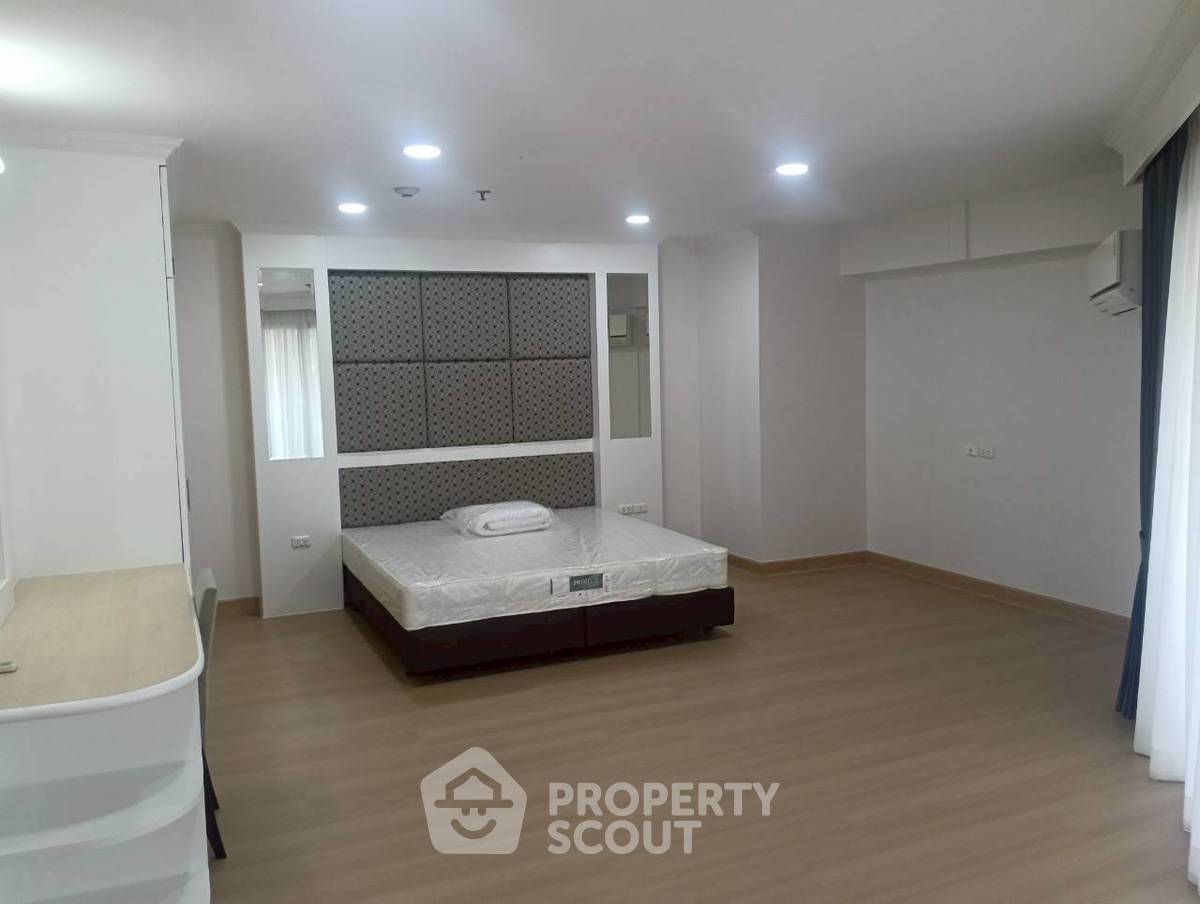 picture 2-BR Condo at Baan Suanpetch Condominium near BTS Phrom Phong (ID 2281582) - 6/26
