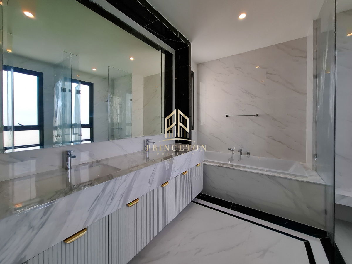 picture Exclusive 3-Storey Luxury Mansion CINQ ROYAL The Eighteen, Bangna KM.7 - 25/46
