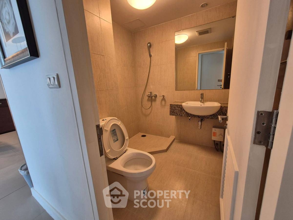 picture 2-BR Condo at The Clover Thonglor Residence near BTS Thong Lor (ID 2309340) - 10/15