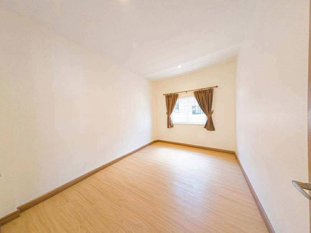 picture sale! Single-story house, ready to move in, in the city, 3 bedrooms, 50 sq wah (160 sq m), price 3.38 million baht. - 7/18