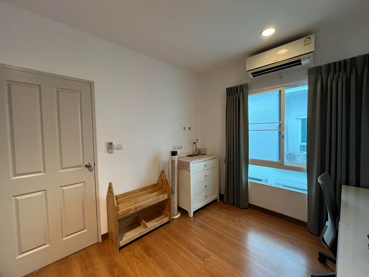 picture House for rent in the middle of the city, Sathorn-Taksin 2, near BTS Wutthakat, 35,000 baht, property code: RS1803 - 15/19