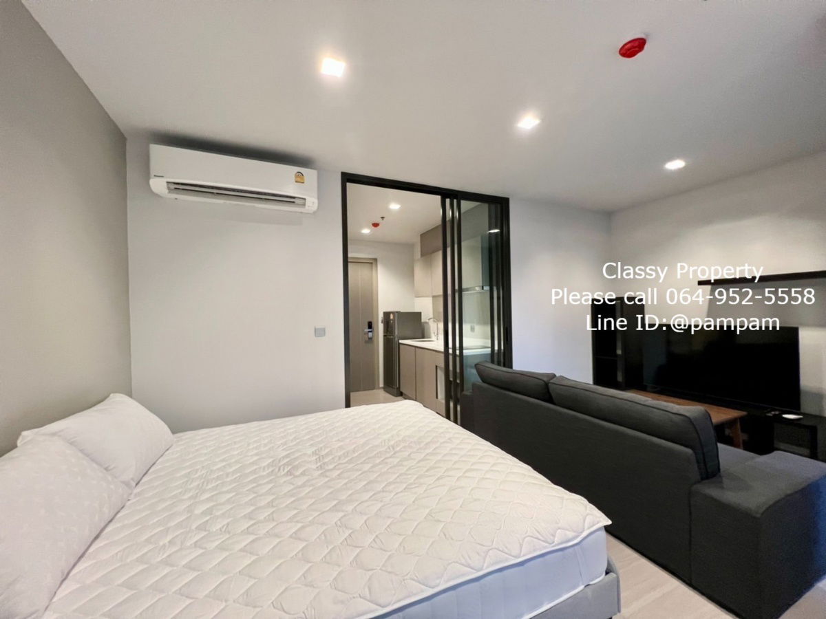 picture *** Condo for rent : Life Asoke-Rama 9  Studio High floor Fully furnished Separate kitchen near MRT Rama9 Special 15,000 Baht only!!! ***  - 4/12