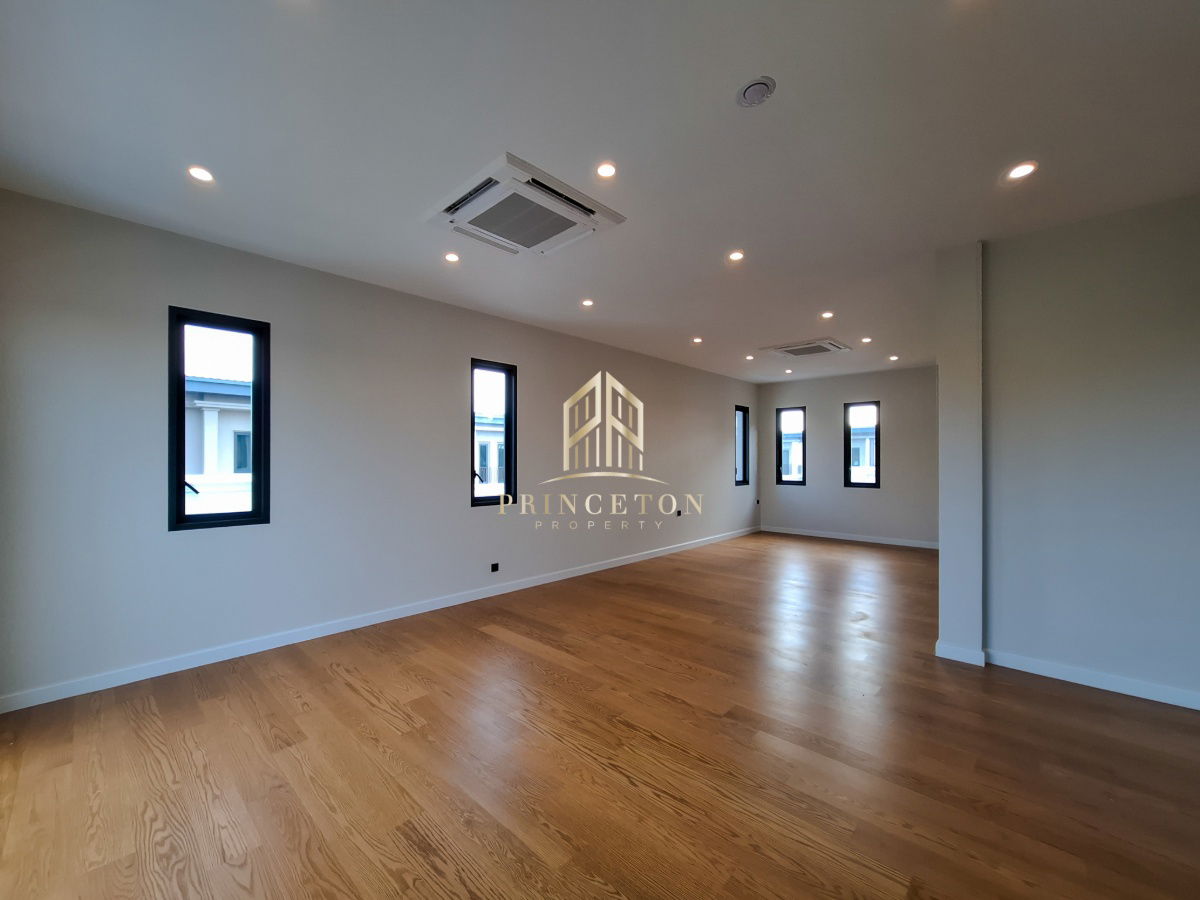 picture Exclusive 3-Storey Luxury Mansion CINQ ROYAL The Eighteen, Bangna KM.7 - 31/46