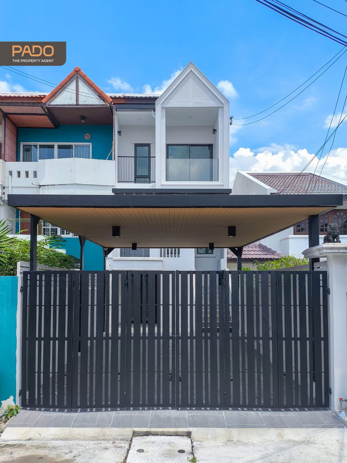 picture Townhome for Sale, 3.5 Storeys, Tiwanon 43 (Nonthaburi) with spacious layout, just 9 mins walk to MRT Pink Line. Only 3.89 MB - 1/24