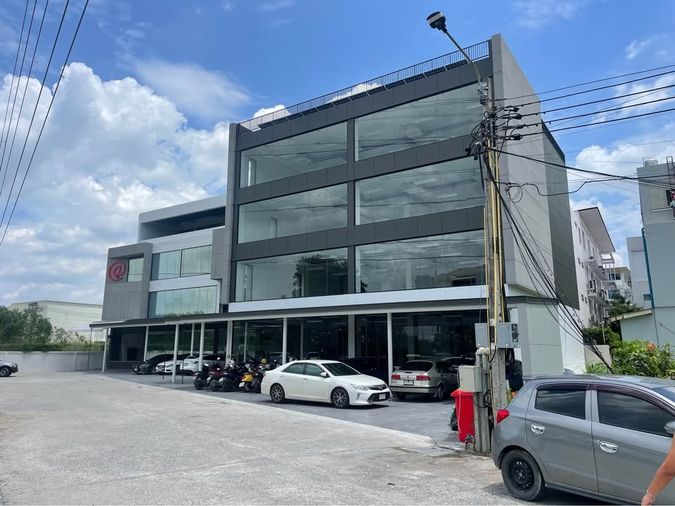 🏢 สำนักงานให้เช่า – ย่านพัฒนาการ อาคาร 4 ชั้น 💰 ราคาเช่า 100,000 บาท/เดือน 🌆 เหมาะสำหรับทำออฟฟิศ 🖥️ โชว์รูม 🚘 หรือธุรกิจที่ต้องการพื้นที่กว้าง