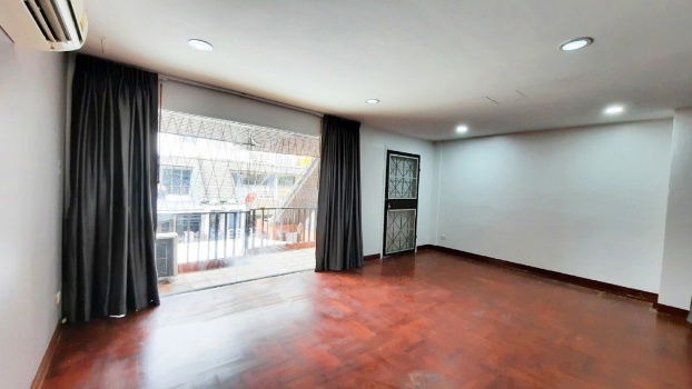 picture TH for rent, 4 floors, Warathorn Ville, Phatthanakan 44, 31.5 sqw, 5 bedrooms,newly renovated. - 9/12