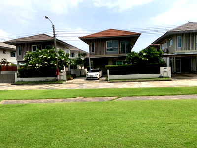 Houses for sale Samut Prakarn : Single house for sale, good location, Kanasiri Bangna!!!