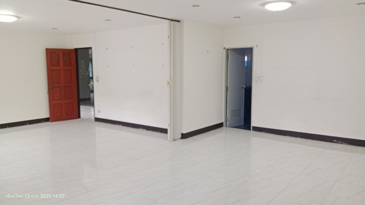 picture Medium building four floor near MAYA  - 37/50