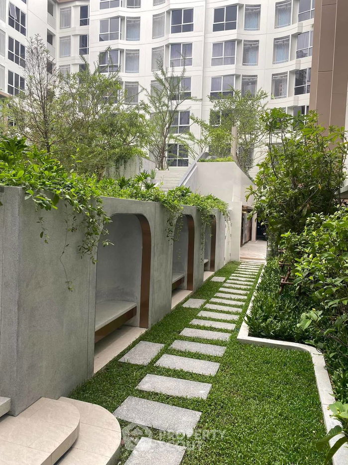 picture 1-BR Condo at Blue Phahonyothin 35 near BTS Ratchayothin (ID 2309148) - 11/12