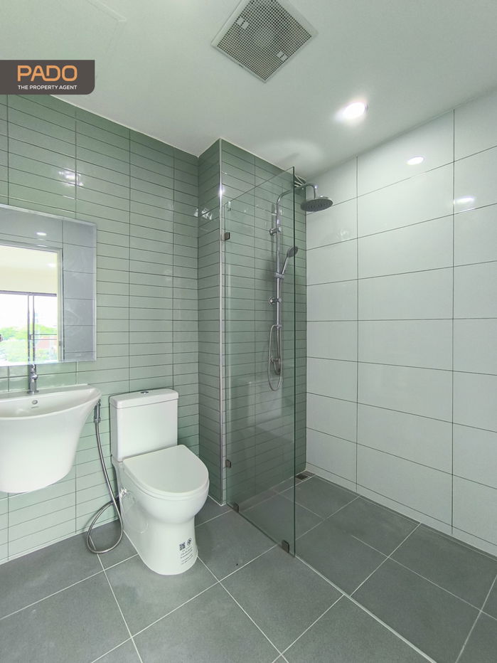 picture Townhome for Sale, 3.5 Storeys, Tiwanon 43 (Nonthaburi) with spacious layout, just 9 mins walk to MRT Pink Line. Only 3.89 MB - 23/24