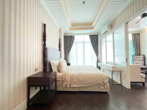 For rent Grand Florida Beachfront Condo Resort Pattaya convenient transportation swimming pool view fully furnished ready to move in