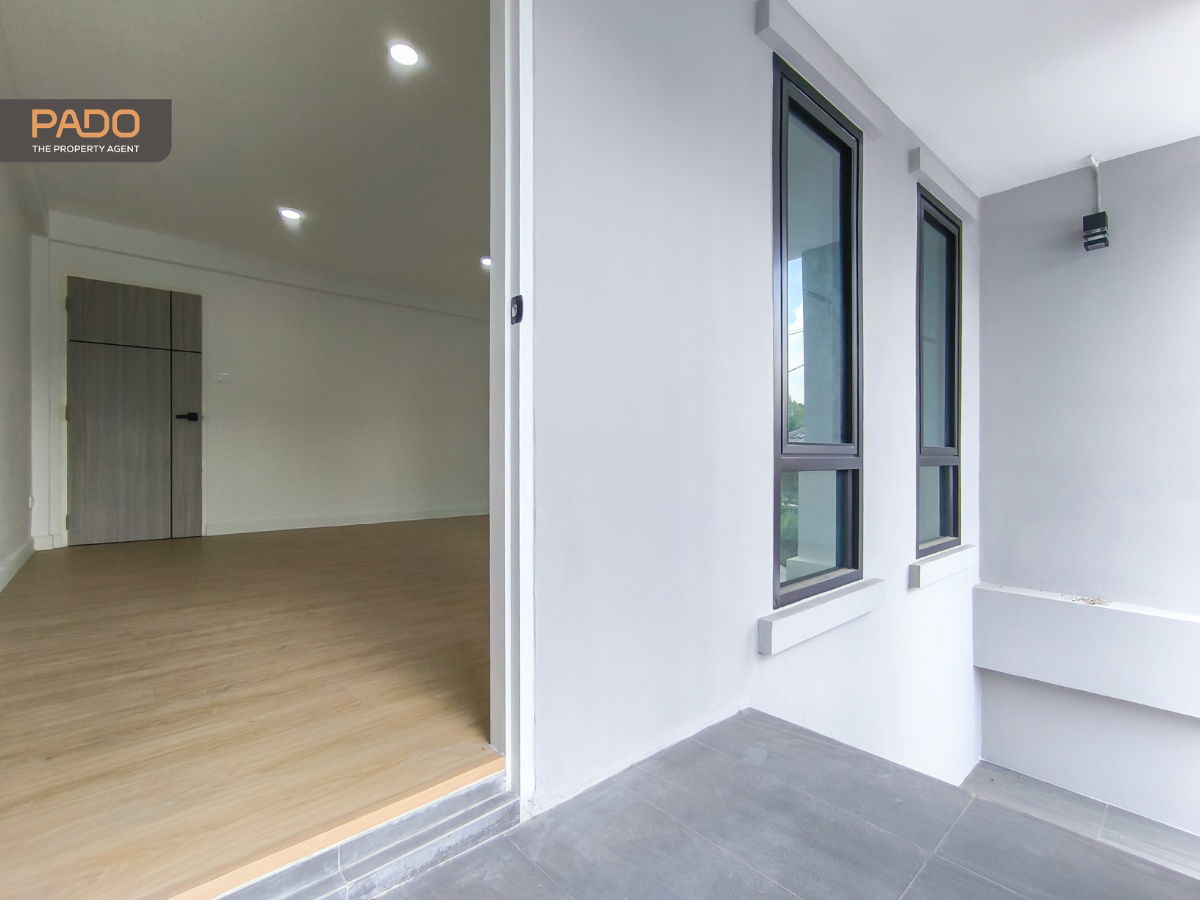 picture Townhome for Sale, 3.5 Storeys, Tiwanon 43 (Nonthaburi) with spacious layout, just 9 mins walk to MRT Pink Line. Only 3.89 MB - 14/24