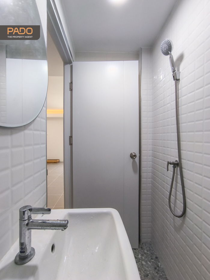 picture Townhome for Sale, 3.5 Storeys, Tiwanon 43 (Nonthaburi) with spacious layout, just 9 mins walk to MRT Pink Line. Only 3.89 MB - 9/24