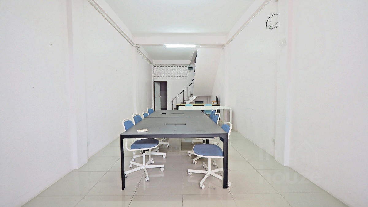 picture Shophouse for Sale 2 Units connect on Sathupradit Road. 28 sq.w. Suitable for home office. For sale only 11.5 MB.  - 2/17
