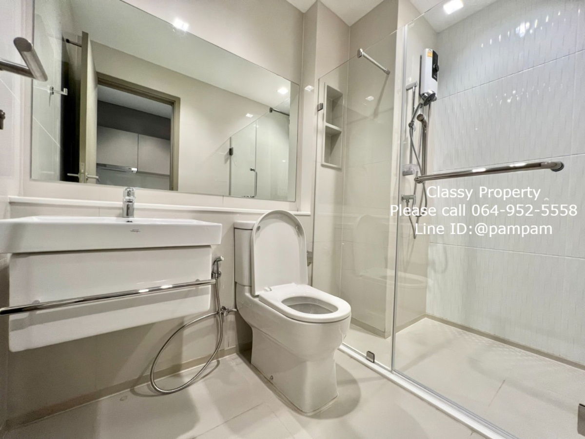 picture *** Condo for rent : Life Asoke-Rama 9  Studio High floor Fully furnished Separate kitchen near MRT Rama9 Special 15,000 Baht only!!! ***  - 9/12