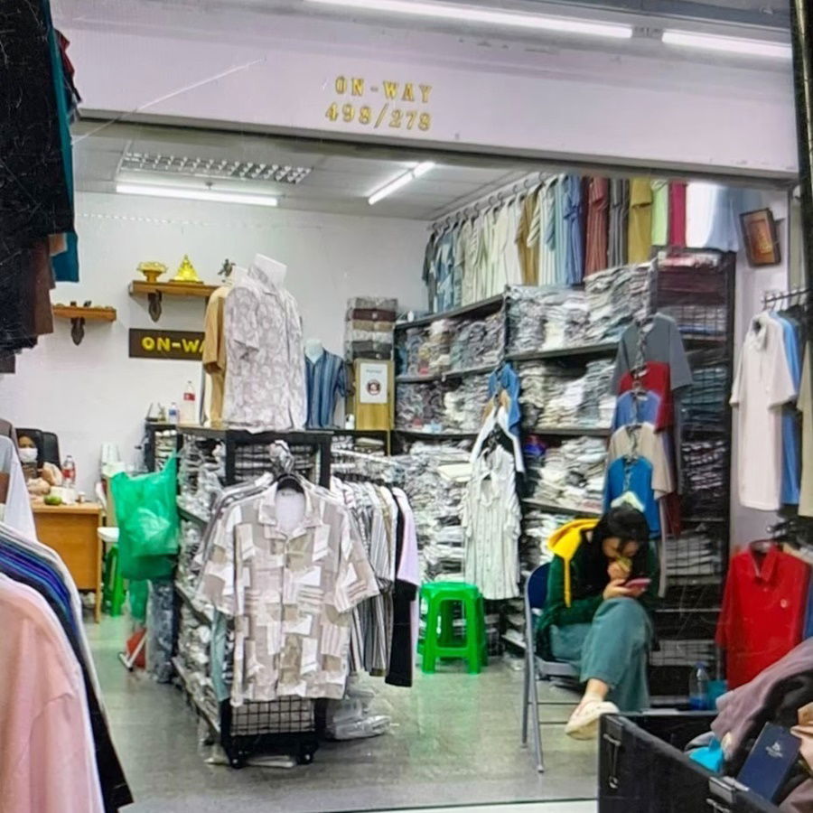 picture Urgent Sale! Commercial Unit – Bobae Tower, 2nd Floor for investors, a prime retail space Bangkok’s largest wholesale clothing hub. - 2/5