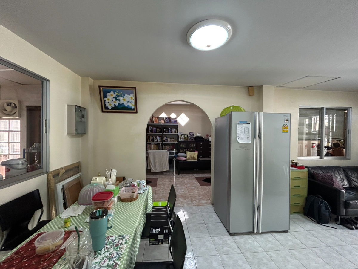 picture For Sale Spacious 2-Storey Twin House, Fully Extended Discover a twin house in the heart of Chonburi. ,Baan Nichada Huay Kapi, Mueang Chonburi  - 5/14