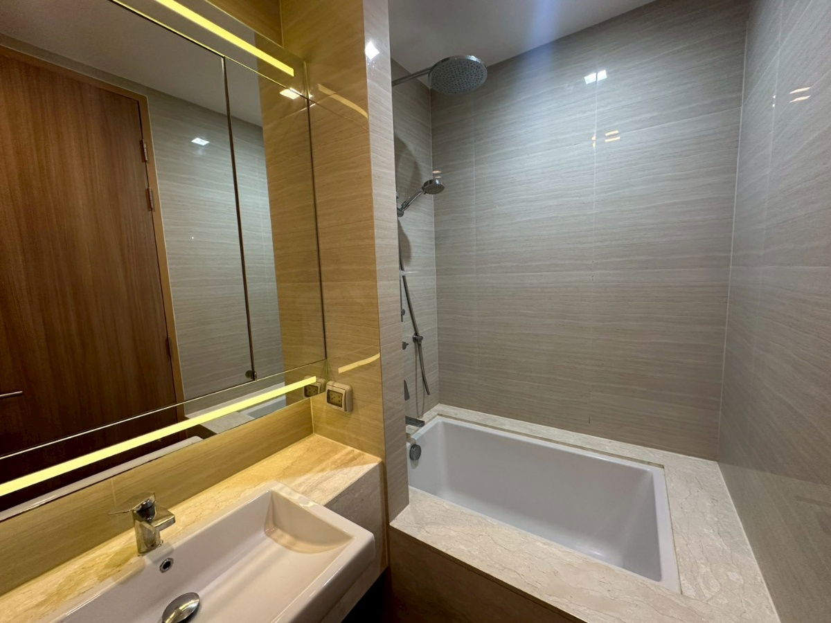 รูป HOT DEAL ! Noble BE33 BTS Phromphong 1Bedroom Beautiful Decoration Ready to Move In - รูปที่ 10/11