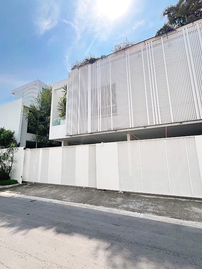 รูป ให้เช่าบ้านเดี่ยว Pool Villa VIVE เอกมัย รามอินทรา มีลิฟท์ ใกล้ Central Eastville 4 ห้องนอน - รูปที่ 2/16