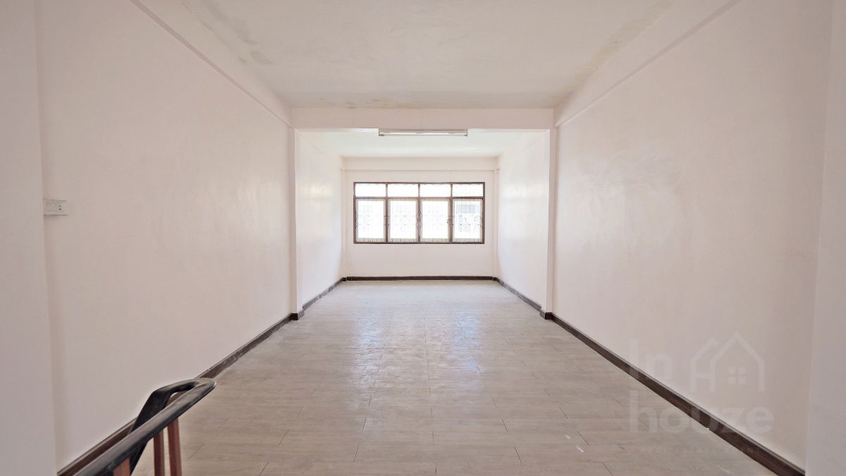 picture Shophouse for Sale 2 Units connect on Sathupradit Road. 28 sq.w. Suitable for home office. For sale only 11.5 MB.  - 8/17