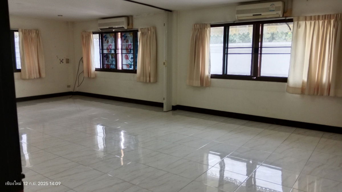 picture Medium building four floor near MAYA  - 35/50