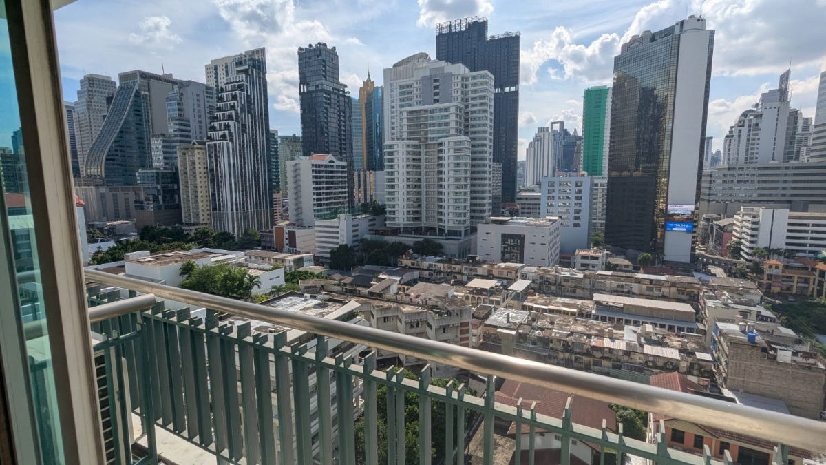 picture 2-bedroom spacious condo for sale close to BTS Asoke - 11/14