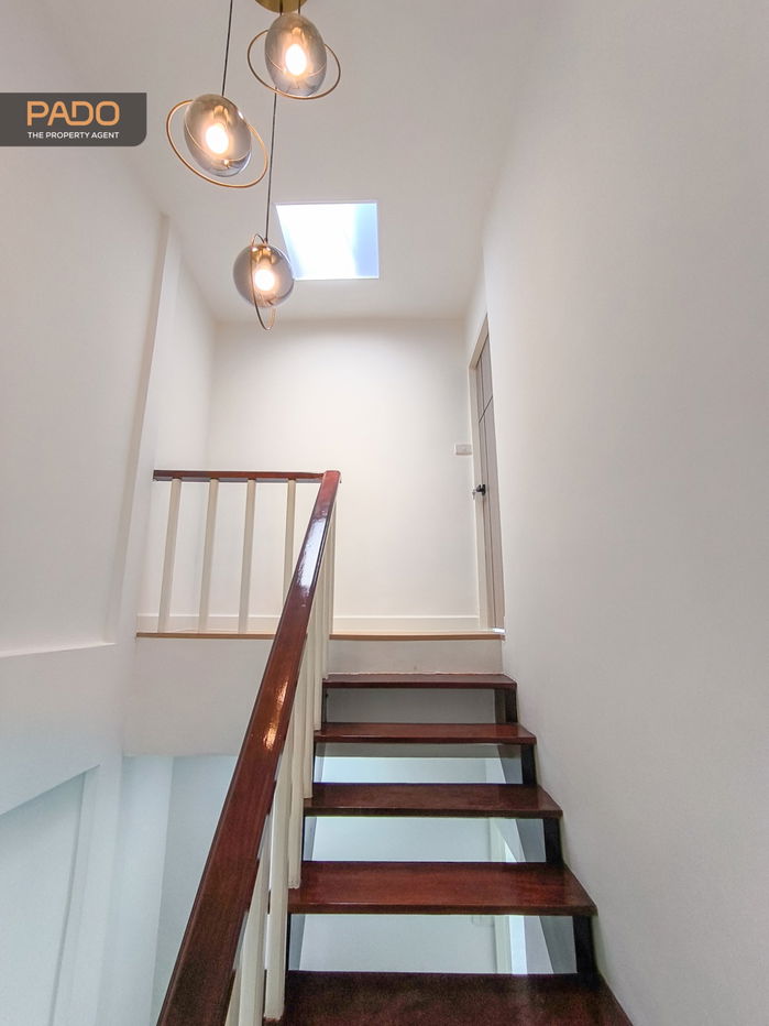 picture Townhome for Sale, 3.5 Storeys, Tiwanon 43 (Nonthaburi) with spacious layout, just 9 mins walk to MRT Pink Line. Only 3.89 MB - 18/24