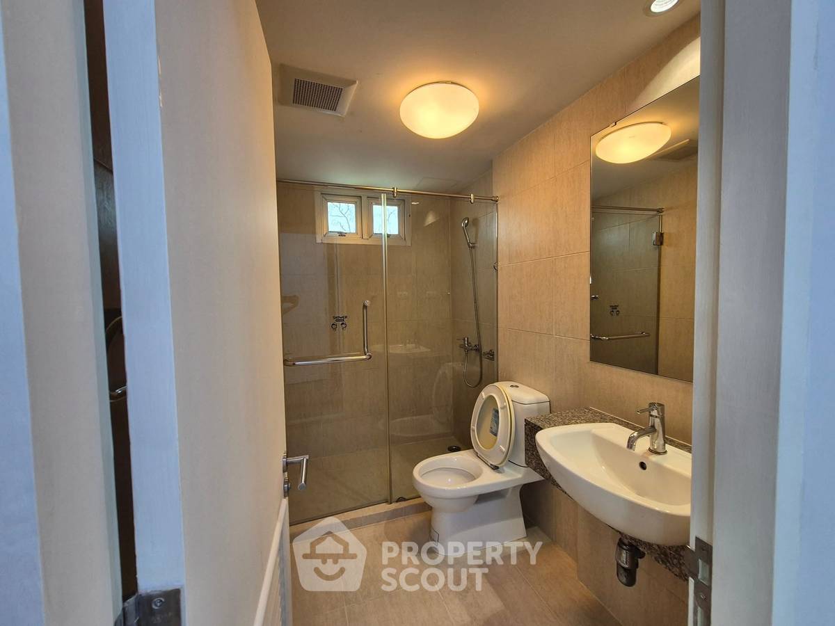 picture 2-BR Condo at The Clover Thonglor Residence near BTS Thong Lor (ID 2309340) - 7/15