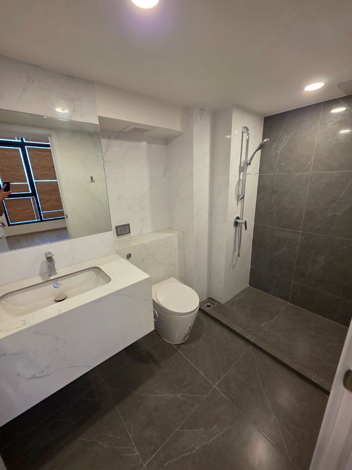 picture 🔥 Hot Deal! Corner condo near MRT Yaek Nonthaburi 1 – high ceiling, spacious, pool view, same floor as facilities. Special price only 3.99 MB! - 7/30