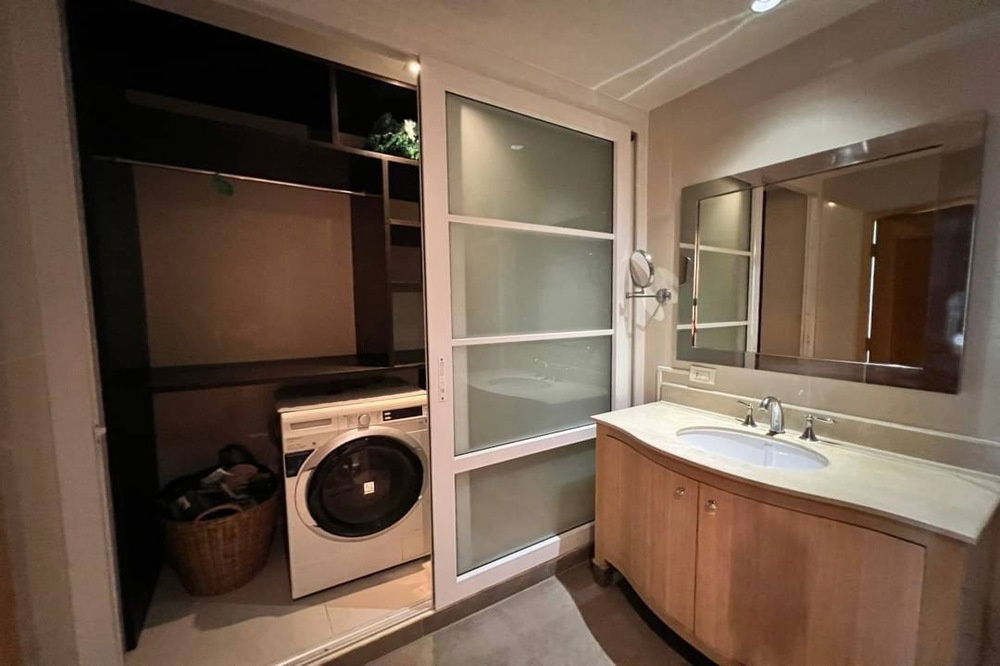 picture For Rent ! high floor31++, North Facing, High ceiling!🔥 Code C20221201684.....The Empire Place, 1 bed, 1 bath, furnished, ready to move in 📣📣 - 5/9