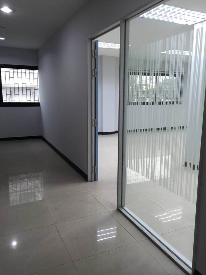 picture Commercial building for rent in prime location, Rama 3 Road. - 2/8
