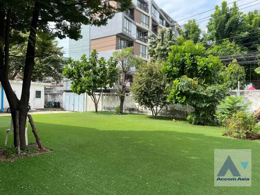picture 🔼🔽 AccomA 📩  4 BR House in Khlong Ton Nuea (AA36624) - 2/3