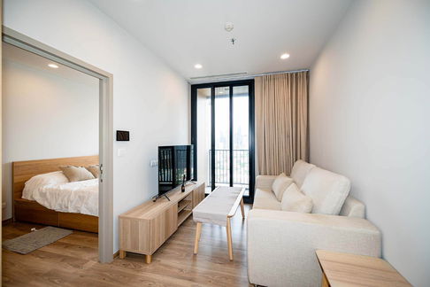 BTS Thonglor 1 km. Shuttle service Price  22,000 Baht Condo Oka Haus Sukhumvit 36 ( Rental )