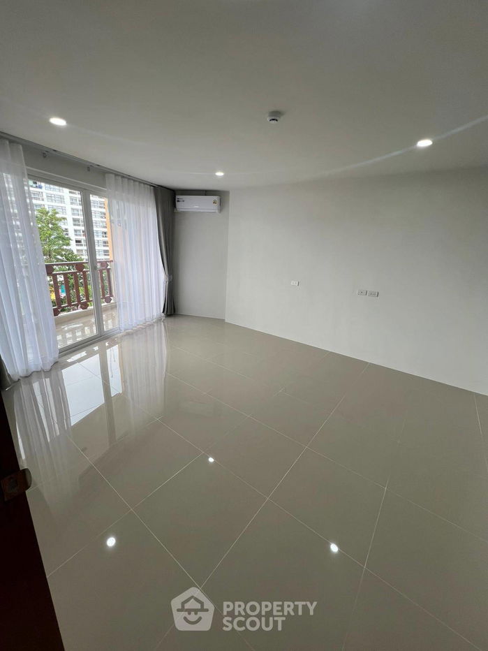 picture 3-BR Condo at Royal Hill Resort Condominium close to Pattaya South (ID 2310390) - 5/20