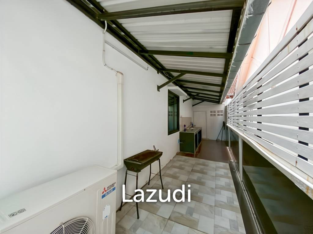 picture 4 Bedroom House Only A Few Steps To The Beach - 32/32