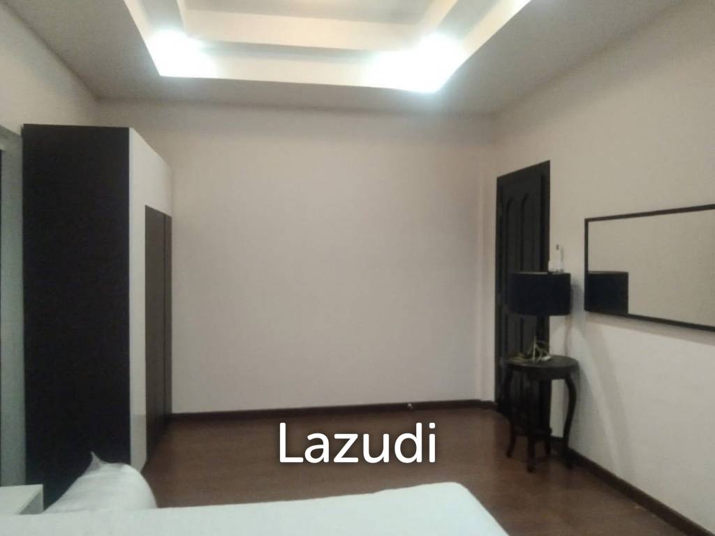 picture Large Private House for Sale in East Pattaya - 11/19