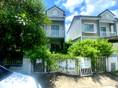 Twin houses for sale Samut Prakarn : Sell Twin House 28 sq.wah, The Village Bangna Km.10, Samut Prakan