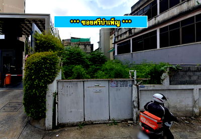 Land for sale MRT Khlong Toei : Land for sale in Soi Sri Bamphen, total area 64 square wah.
