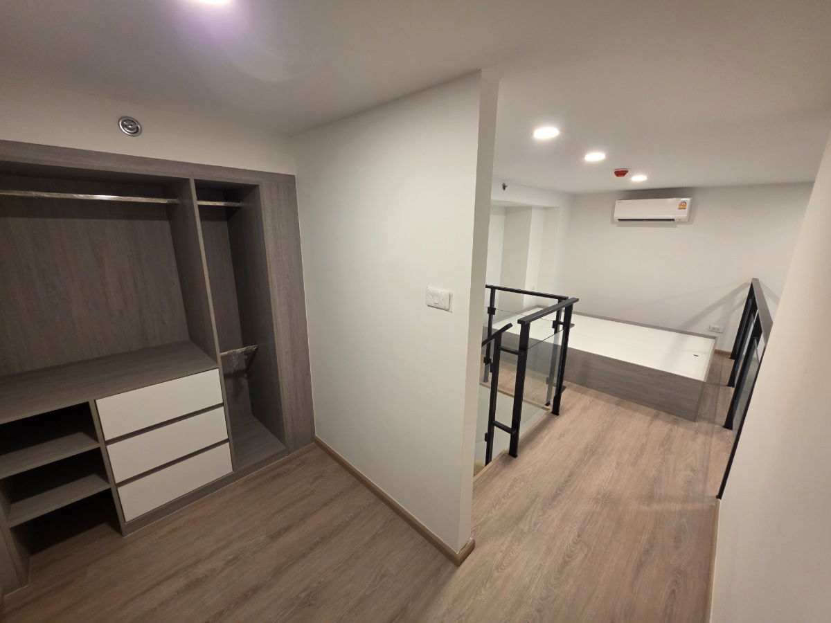 picture 🔥 Hot Deal! Corner condo near MRT Yaek Nonthaburi 1 – high ceiling, spacious, pool view, same floor as facilities. Special price only 3.99 MB! - 10/30